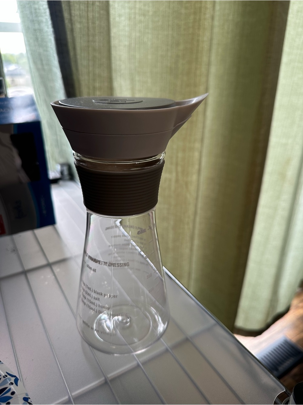 Measure, Mix & Pour Container